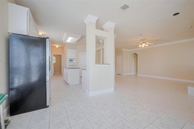 Building Photo - 14203 Torrey Village Dr