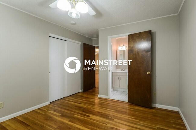 Building Photo - 3 Bedroom Pet-Friendly Home in Florissant, MO with Main Street Renewal