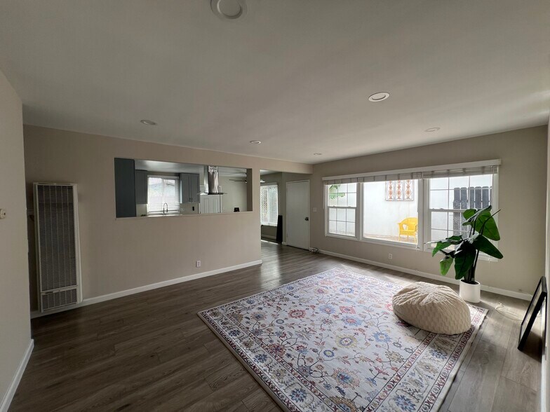 Building Photo - 15430 Freeman Ave