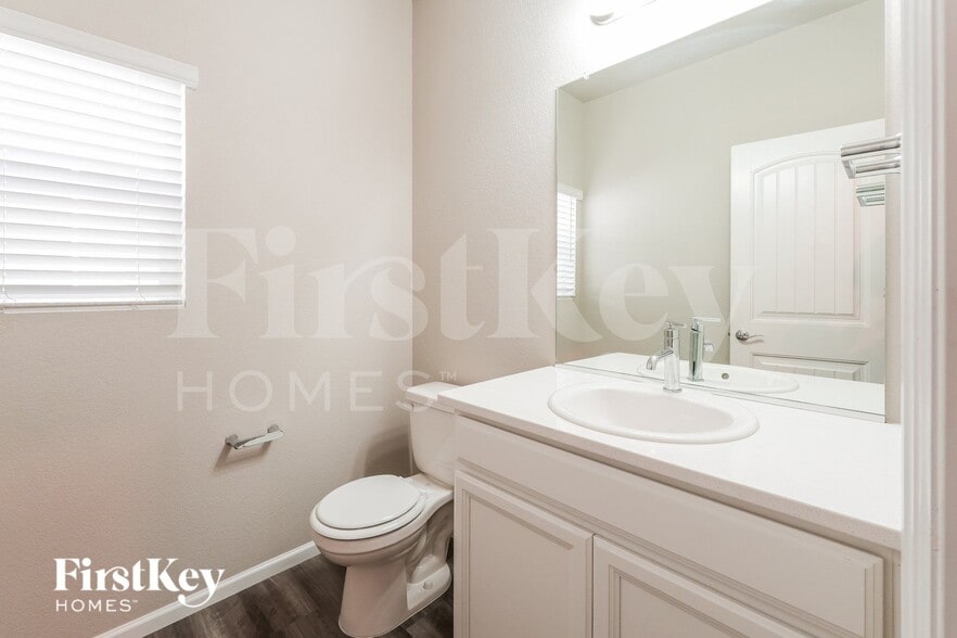 Building Photo - 11156 Murrelet Dr