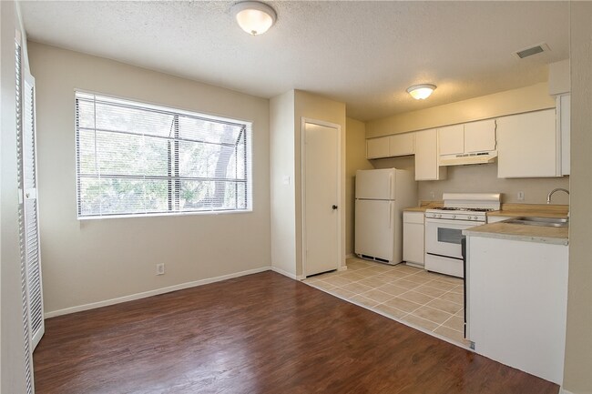 Building Photo - 903 Taulbee Ln