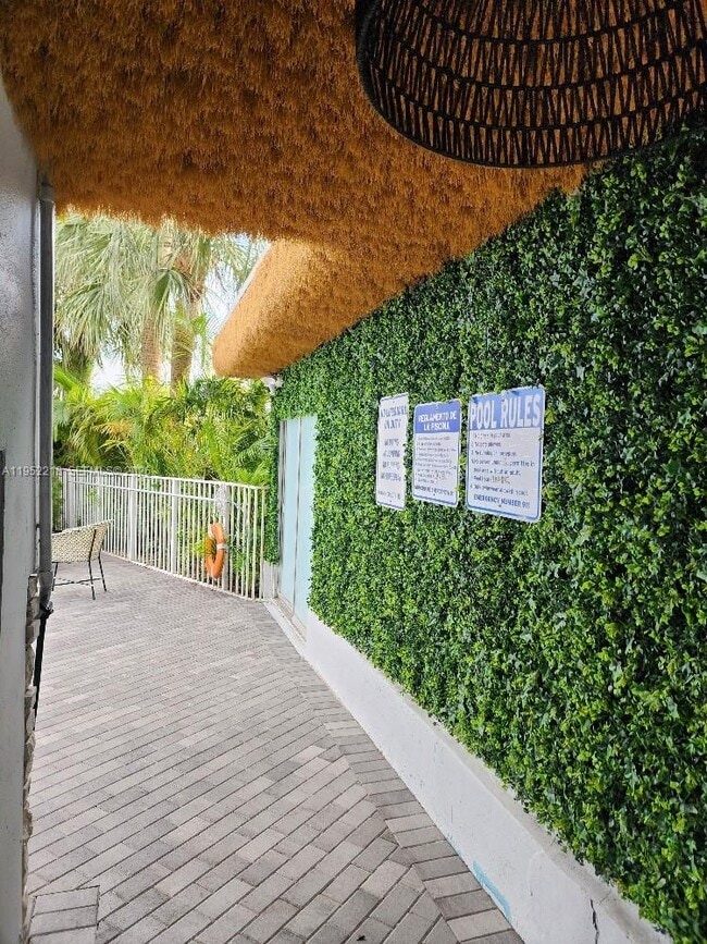 Building Photo - 2101 Normandy Dr