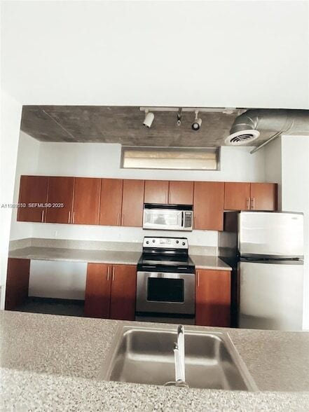 Building Photo - 455 NE 25th St