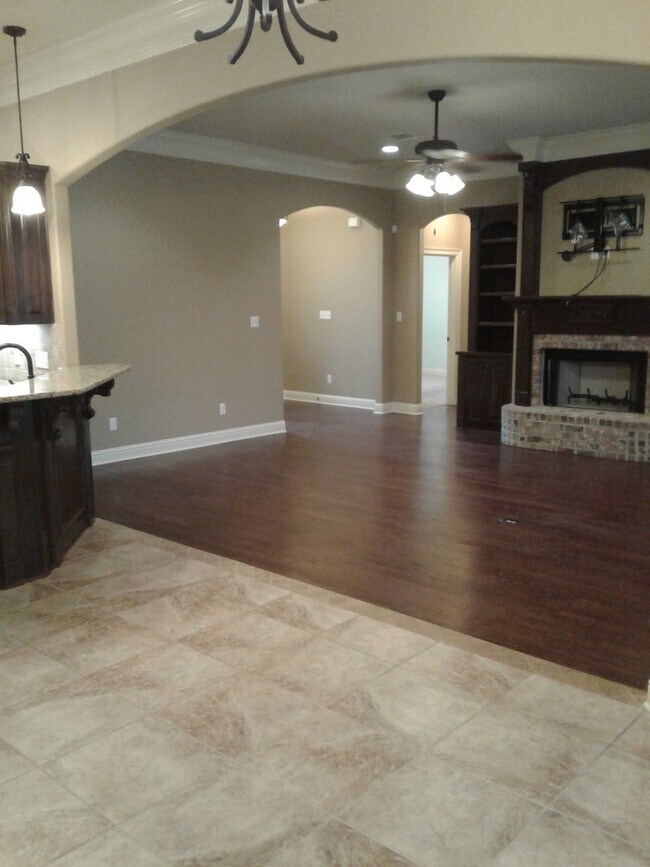 Building Photo - ** BEAUTIFUL 3/2 HOME IN TIBURON **