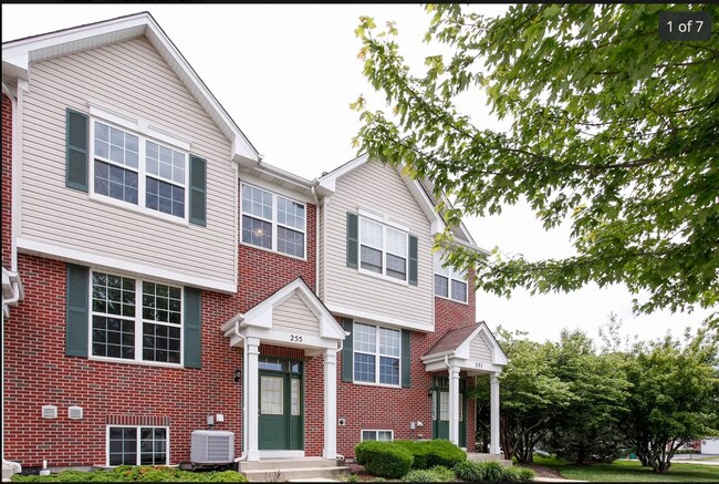 Primary Photo - 255 S Oak Creek Ln