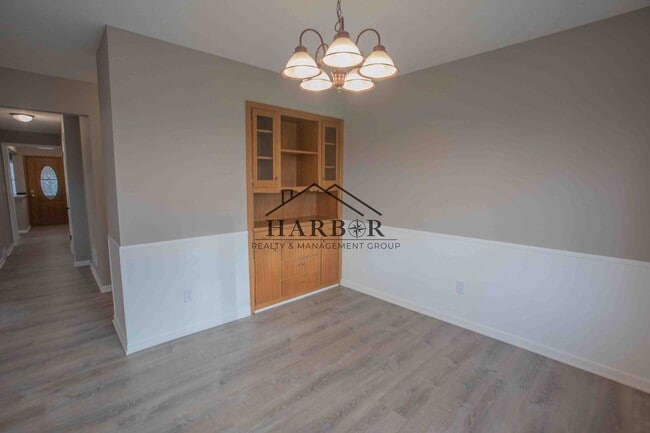 Building Photo - Single Family Home in SW Rochester with Fu...