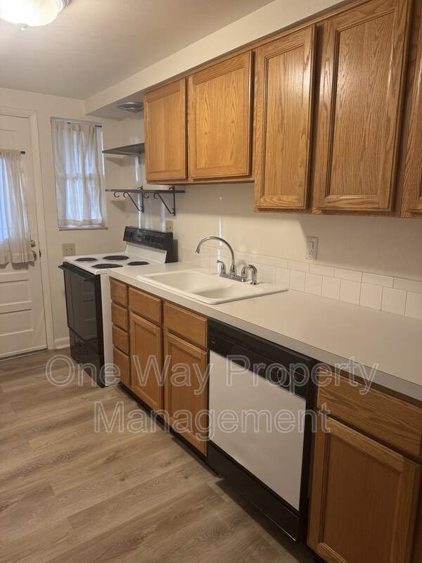 Building Photo - 1725 18th Ave