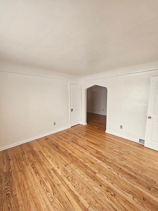 Building Photo - Fairmount