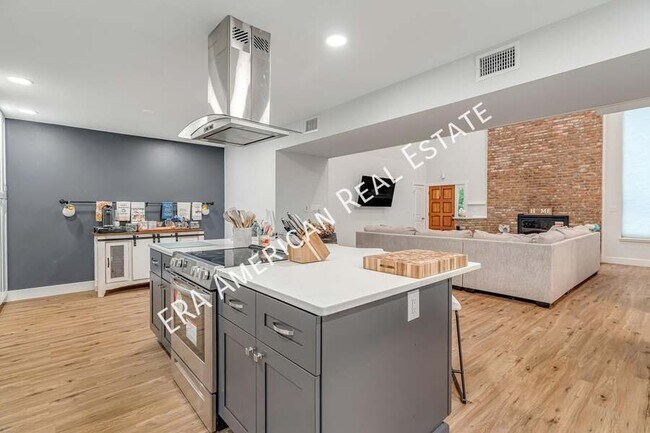 Building Photo - 2037 Lewis Turner Blvd