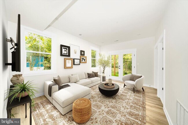 Building Photo - 801 Cedar Ave