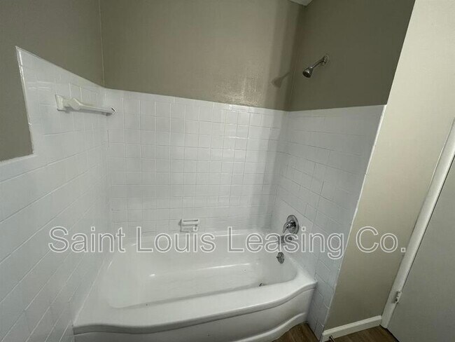 Building Photo - 145 Clearview Dr