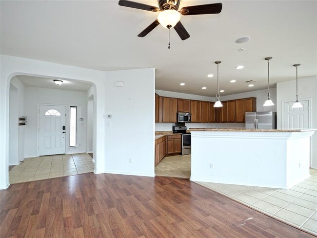 Building Photo - 501 Willow Walk Dr
