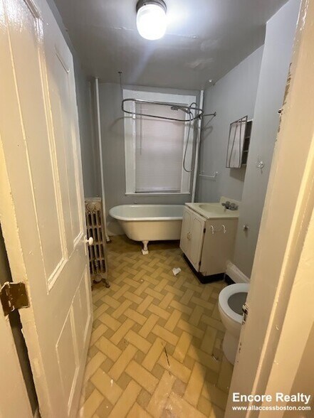 Building Photo - 3 Champney Pl