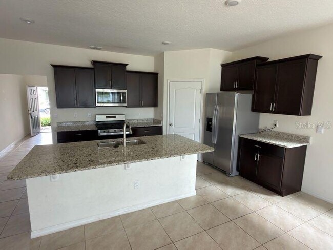 Building Photo - 7604 Oakmoss Loop