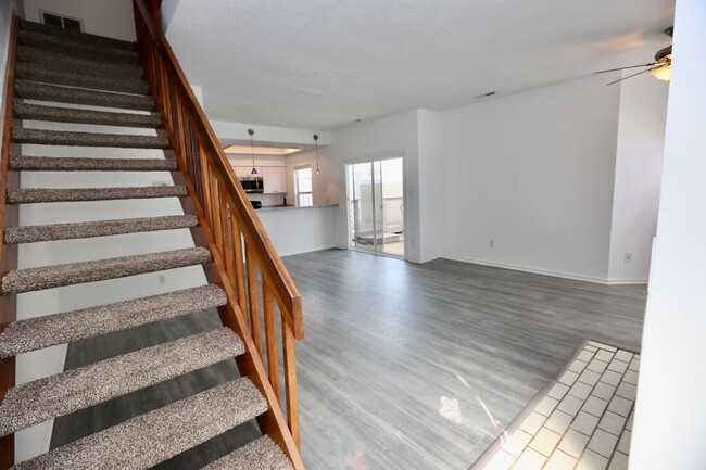 Building Photo - Updated Chimney Hill Condo Available 03-25...