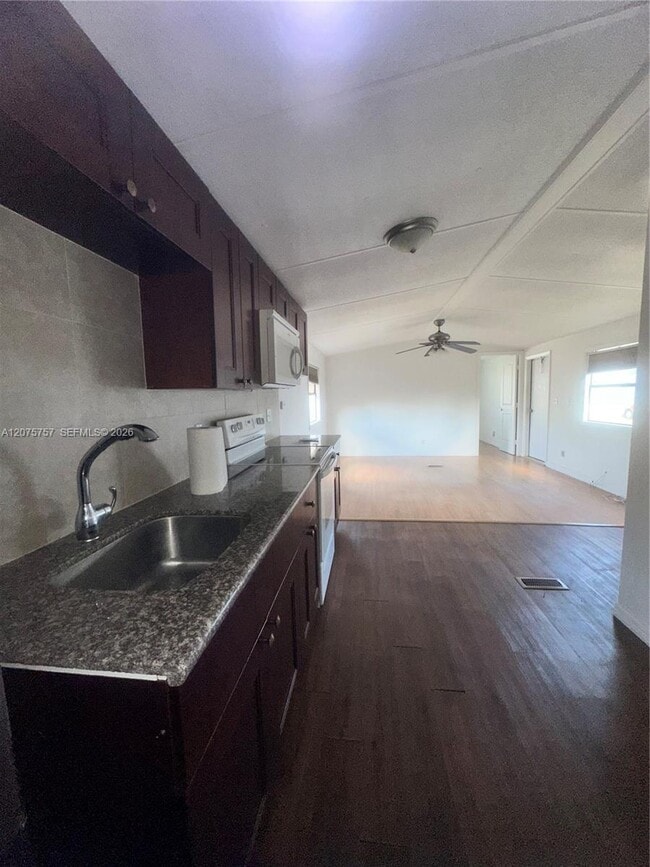 Building Photo - 11886 Watergate Cir