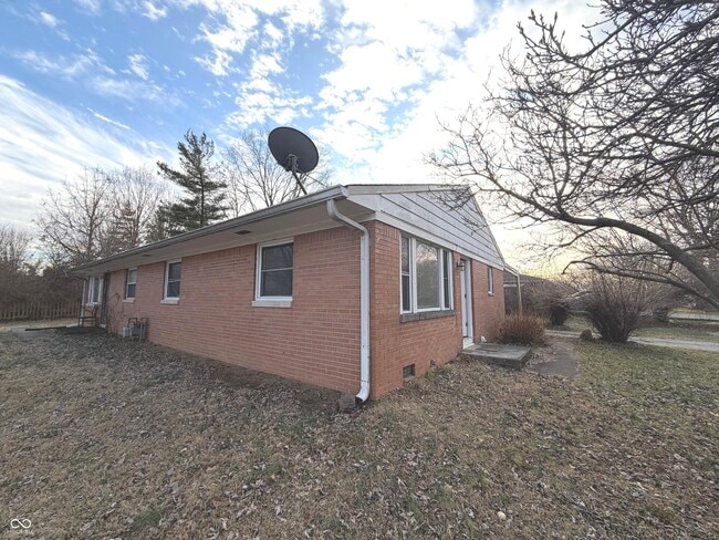 Building Photo - 2789 E Hanna Ave