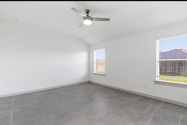 Building Photo - 30034 Reagans Rnch Dr