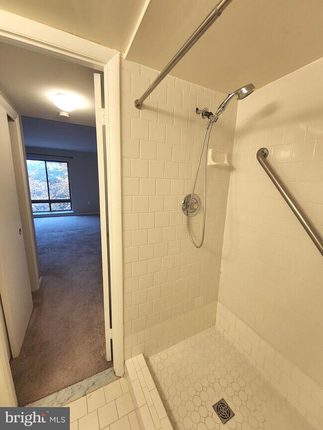 Building Photo - 128 Roberts Ln