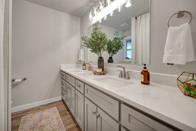 Building Photo - 715 Shell Ave