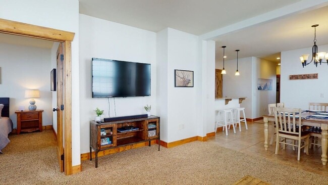 Building Photo - New furnished 3 bedroom 2 bathroom Condo, ...