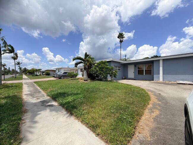 Building Photo - 8381 NW 28th Pl