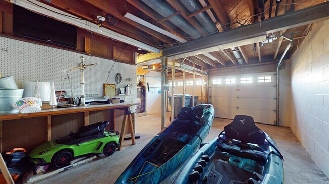 Building Photo - 830 Pine Tree Ln