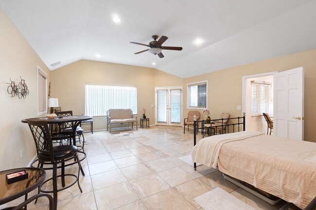 Building Photo - West Hills Home - Peaceful Semi-Rural Living