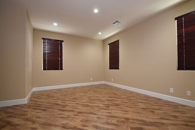 Building Photo - Discover Your Dream Home in This Stylishly...