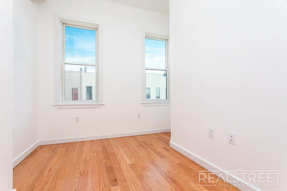 Building Photo - Troutman Street