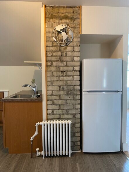 Kitchen - 1470 Sheldon St