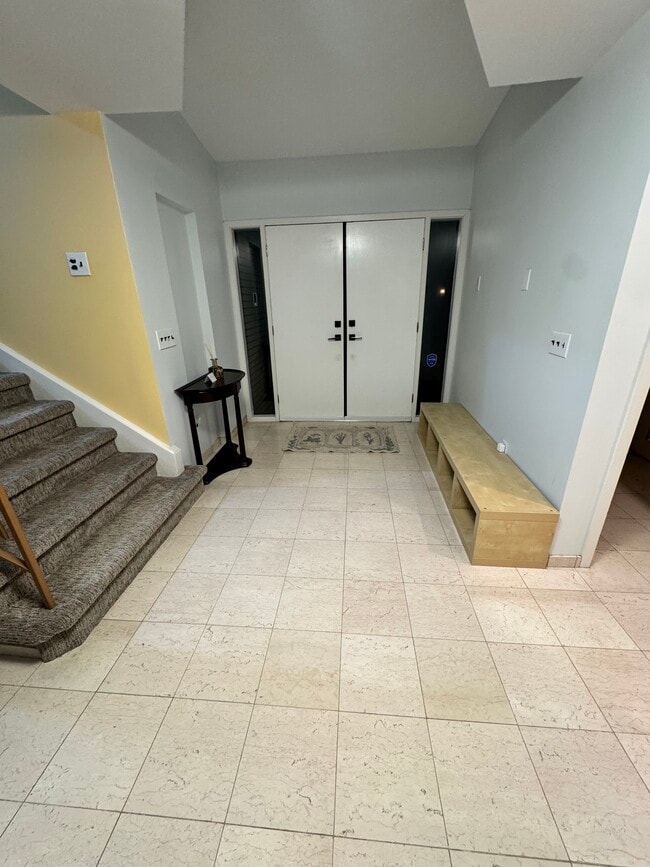 Building Photo - 3848 McDivitt Dr