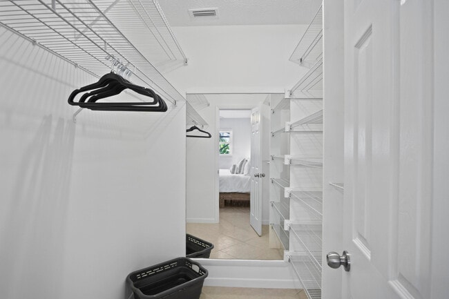 Building Photo - 1360 SW Albatross Way