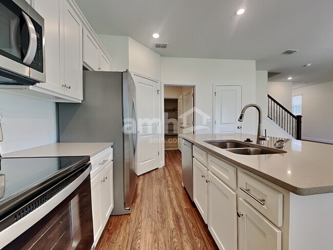 Building Photo - 167 Onate Cir