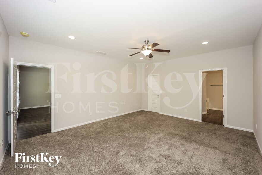 Building Photo - 209 Grove Pointe Dr