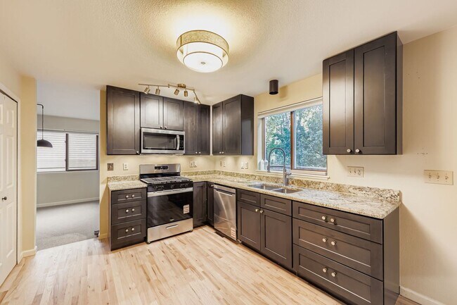 Building Photo - 4854 Franklin Dr