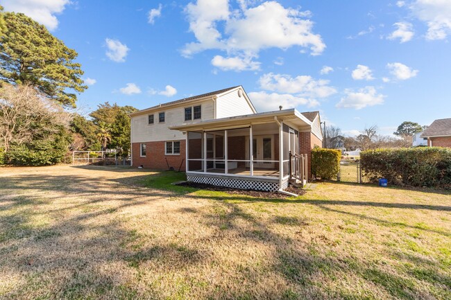 Building Photo - 2304 Meadow Lake Cir