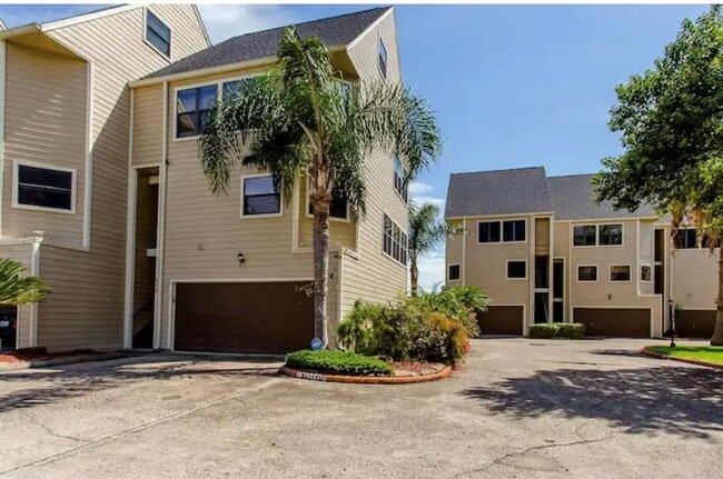 Hard to find Fully Furnished Endcap Townhome - 888 Davis Rd