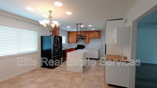Building Photo - 255 Camino Del Cerro Grande