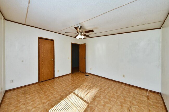 Building Photo - 18915 Sawmill Dr