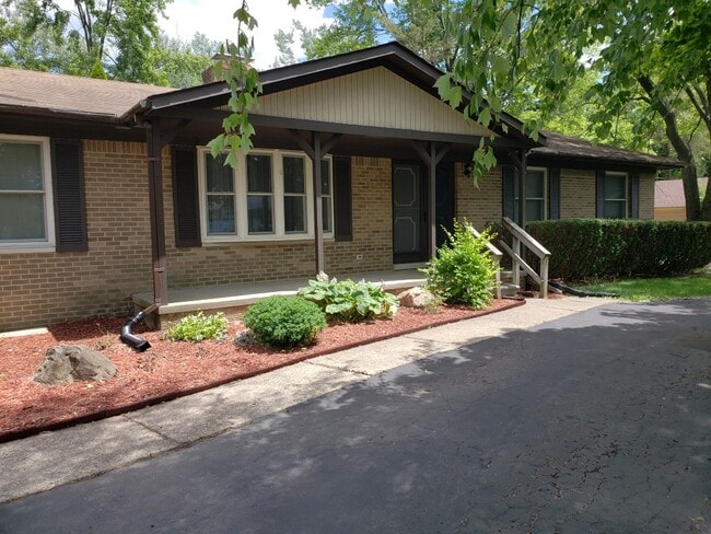 Building Photo - 24694 Creekside Dr