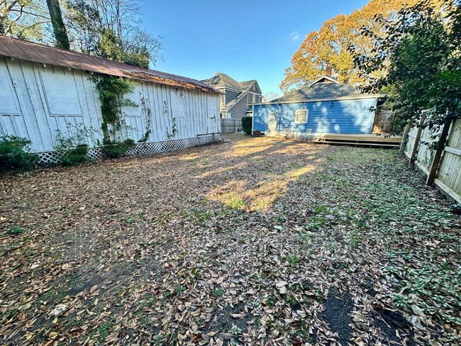 Building Photo - 2817 Columbia Ave