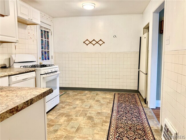 Building Photo - 657 Englewood Ave