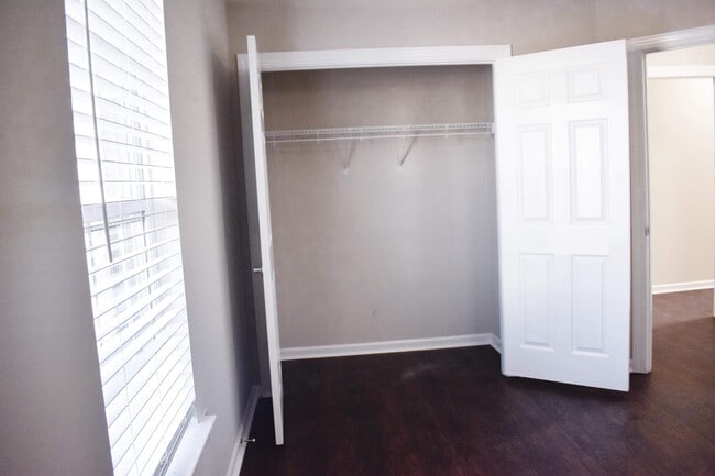 Building Photo - Deveron Townhome