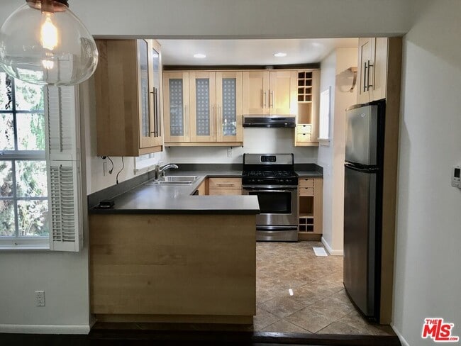 Building Photo - 9052 Elevado Ave