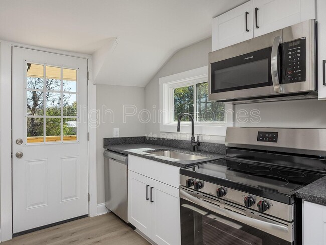 Building Photo - 1201 E 32nd St