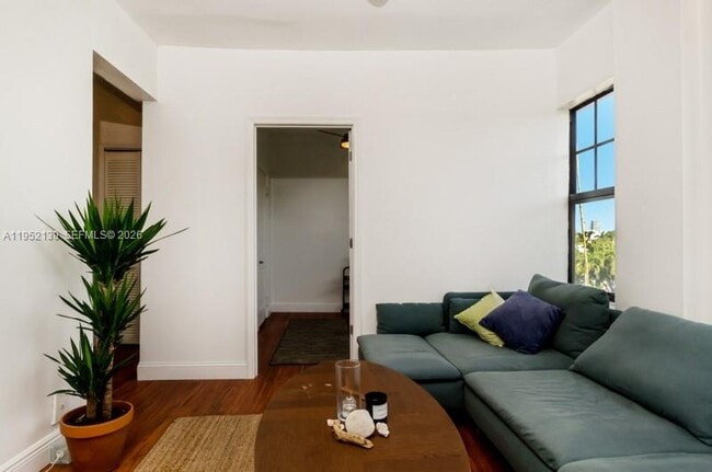 Building Photo - 934 Michigan Ave