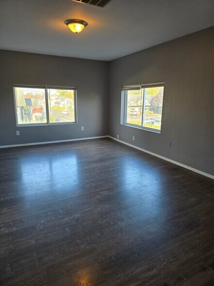 Building Photo - 3310 6th Ave