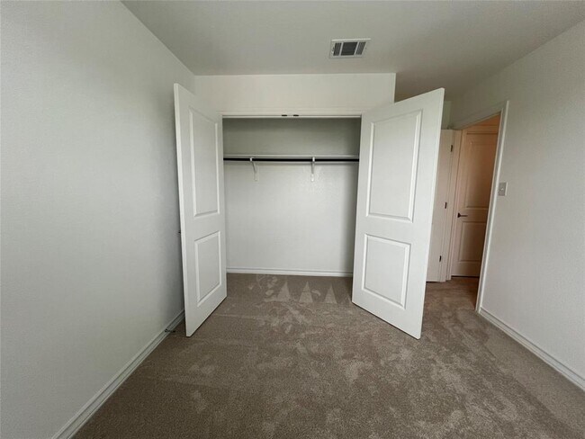 Building Photo - 204 Doodle Ln