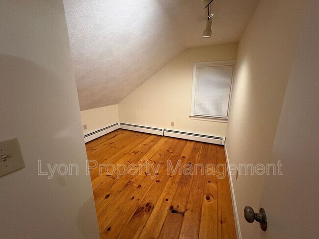 Building Photo - 2 Proctor Pl